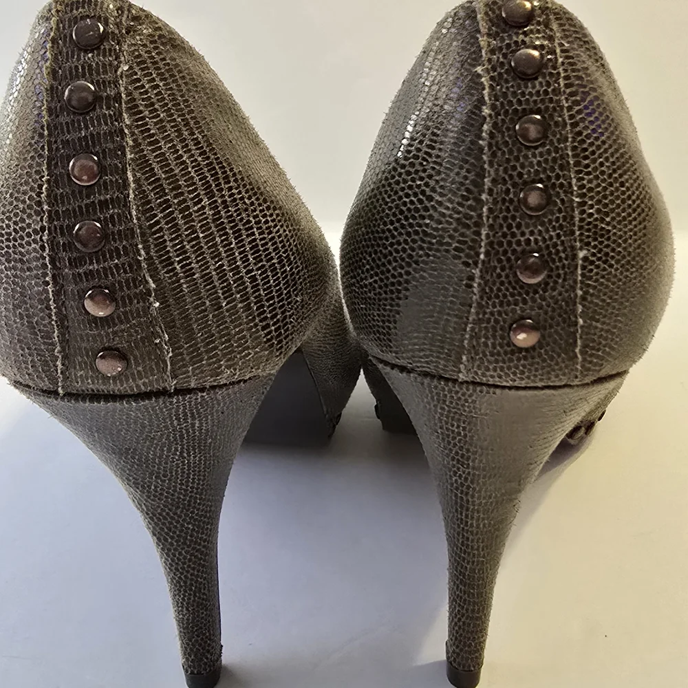 Tahari Olive Colored Heels with Studs Size 8 Baddie Sexy - Picture 2 of 8